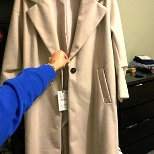 BNWT!  STYLISH CREAMY BEIGE OVERSIZED COAT